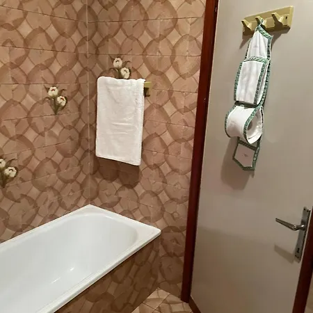 1 Camera Matrimoniale Con Bagno Privato - 1 Double Bedroom With Private Bathroom *