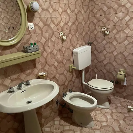 1 Camera Matrimoniale Con Bagno Privato - 1 Double Bedroom With Private Bathroom